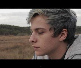 爱涌情现浪潮时,浪潮中的浪漫篇章